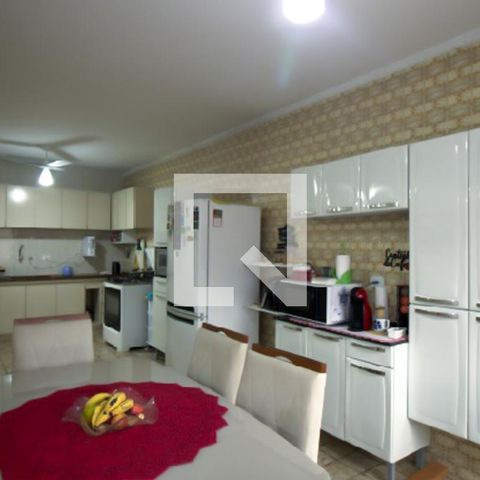 Casa à venda com 480m², 4 quartos e 2 vagas Casa à venda com 480m², 4 quartos e 2 vagasCozinha