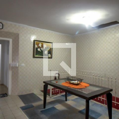Casa à venda com 480m², 4 quartos e 2 vagas Casa à venda com 480m², 4 quartos e 2 vagasSala