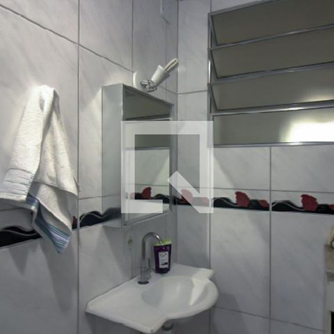 Casa à venda com 480m², 4 quartos e 2 vagas Casa à venda com 480m², 4 quartos e 2 vagasBanheiro da Suíte 2