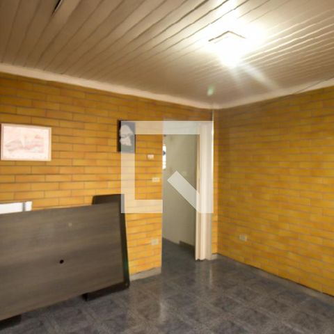 Casa à venda com 480m², 4 quartos e 2 vagas Casa à venda com 480m², 4 quartos e 2 vagasQuarto