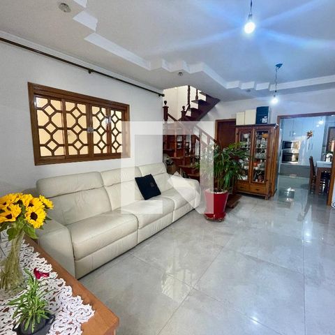 Casa à venda com 193m², 3 quartos e 3 vagasSala