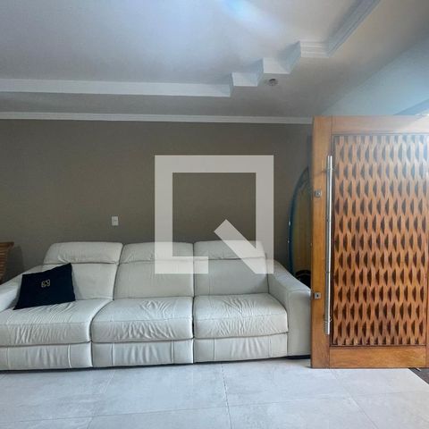 Casa à venda com 193m², 3 quartos e 3 vagasSala