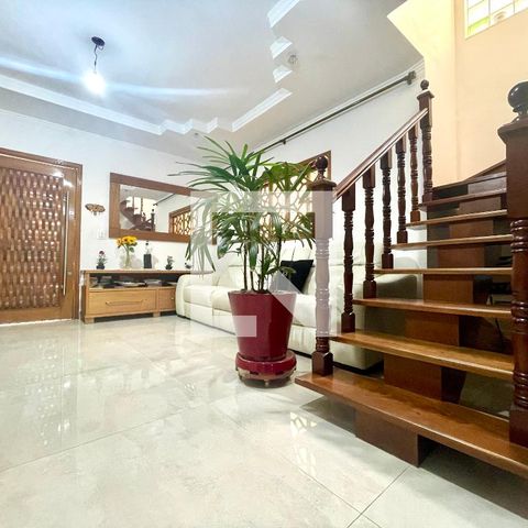 Casa à venda com 193m², 3 quartos e 3 vagasSala