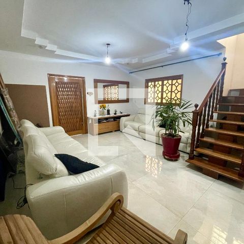 Casa à venda com 193m², 3 quartos e 3 vagasSala