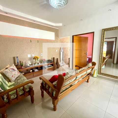 Casa à venda com 193m², 3 quartos e 3 vagasSala do andar superior