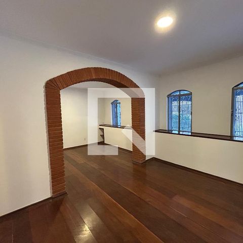 Casa para alugar com 200m², 5 quartos e 2 vagasSala
