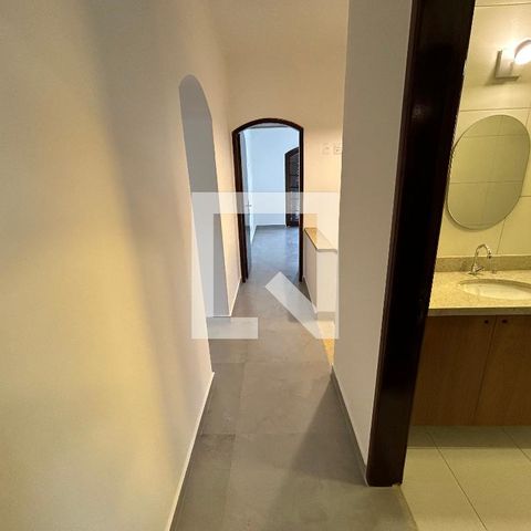 Casa para alugar com 200m², 5 quartos e 2 vagasCorredor