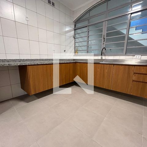 Casa para alugar com 200m², 5 quartos e 2 vagasCozinha