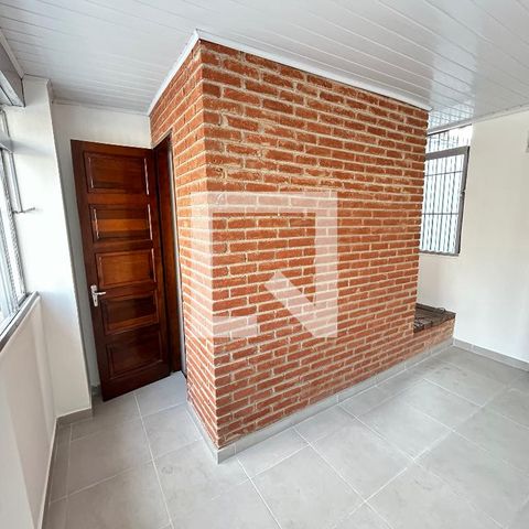 Casa para alugar com 200m², 5 quartos e 2 vagasEscada para lavanderia