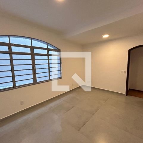 Casa para alugar com 200m², 5 quartos e 2 vagasEscritório