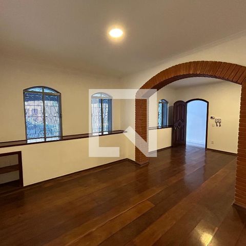 Casa para alugar com 200m², 5 quartos e 2 vagasSala