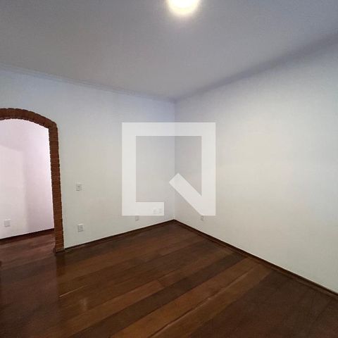 Casa para alugar com 200m², 5 quartos e 2 vagasSala