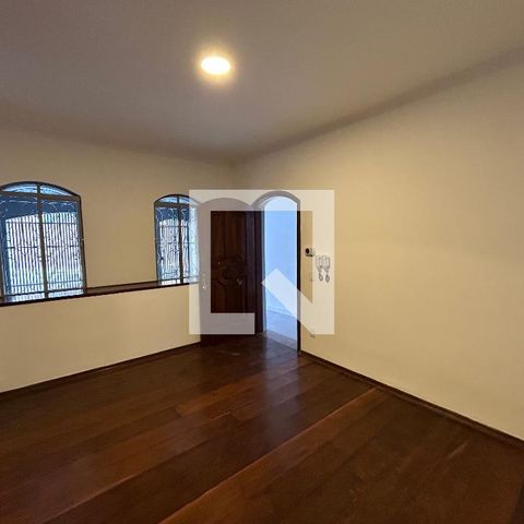 Casa para alugar com 200m², 5 quartos e 2 vagasSala