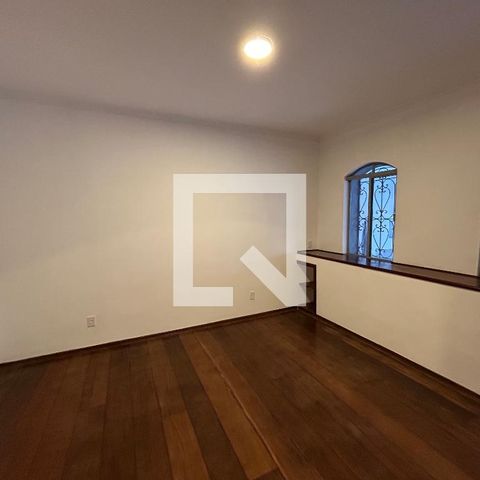 Casa para alugar com 200m², 5 quartos e 2 vagasSala