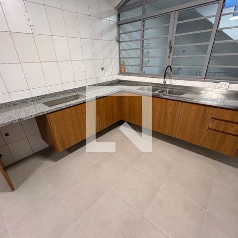 Casa para alugar com 200m², 5 quartos e 2 vagasCozinha