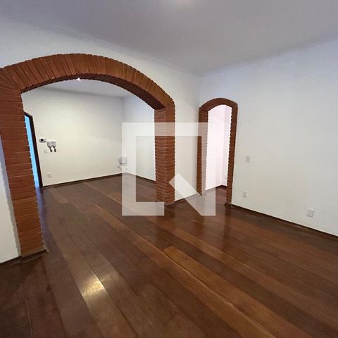 Casa para alugar com 200m², 5 quartos e 2 vagasSala