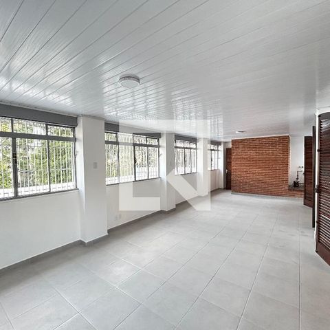 Casa para alugar com 200m², 5 quartos e 2 vagasVaranda dos fundos