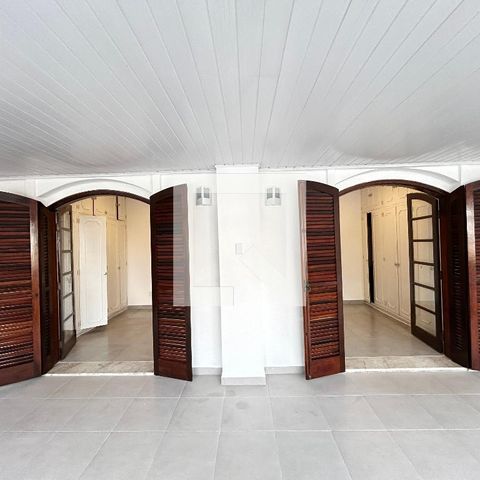 Casa para alugar com 200m², 5 quartos e 2 vagasVaranda dos quartos fundo