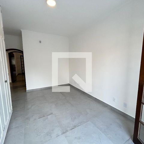 Casa para alugar com 200m², 5 quartos e 2 vagasSuite
