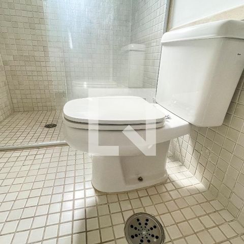 Apartamento para alugar com 184m², 2 quartos e 3 vagasBanheiro da Suíte 2