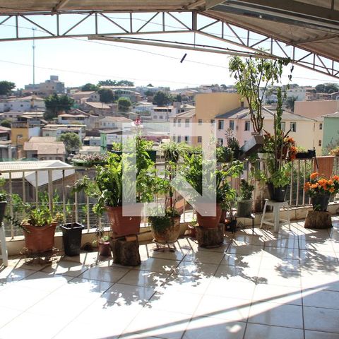 Casa à venda com 250m², 4 quartos e 1 vagaÁrea de Serviço
