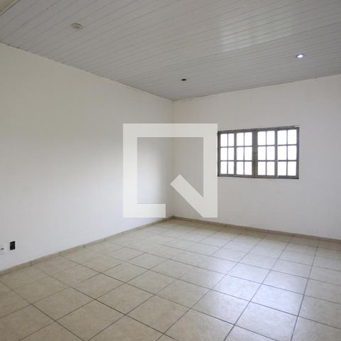 Casa à venda com 118m², 4 quartos e 2 vagasSala