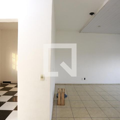Casa à venda com 118m², 4 quartos e 2 vagasSala