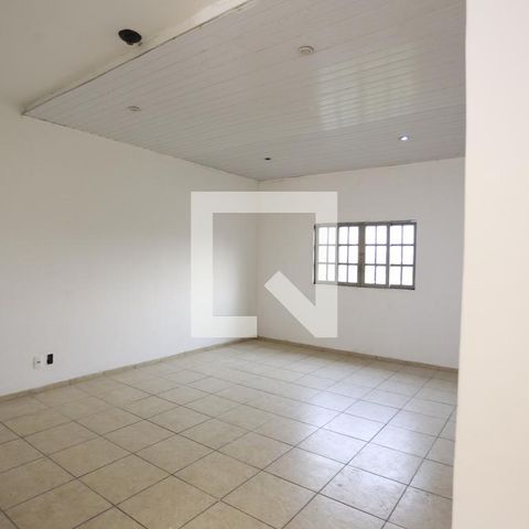 Casa à venda com 118m², 4 quartos e 2 vagasSala