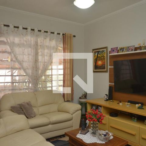 Casa à venda com 201m², 3 quartos e 2 vagasSala