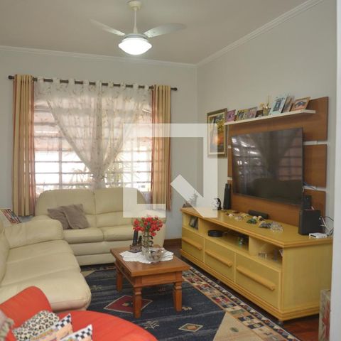 Casa à venda com 201m², 3 quartos e 2 vagasSala