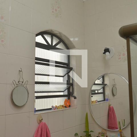 Casa à venda com 201m², 3 quartos e 2 vagasBanheiro