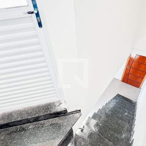 Apartamento à venda com 86m², 2 quartos e 2 vagas Apartamento à venda com 86m², 2 quartos e 2 vagasEscada