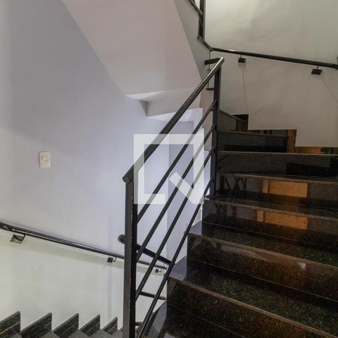 Casa à venda com 119m², 3 quartos e 2 vagasEscada