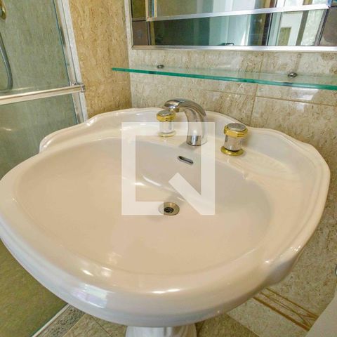 Apartamento à venda com 121m², 4 quartos e 2 vagasBanheiro da Suíte