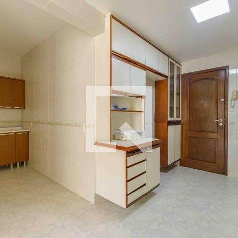 Apartamento à venda com 121m², 4 quartos e 2 vagasCozinha