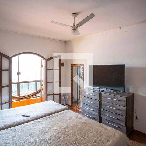 Casa à venda com 201m², 3 quartos e 2 vagas Casa à venda com 201m², 3 quartos e 2 vagasQuarto Suíte