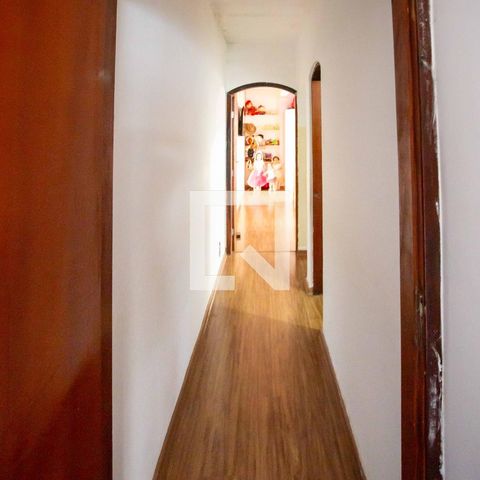 Casa à venda com 201m², 3 quartos e 2 vagas Casa à venda com 201m², 3 quartos e 2 vagasCorredor