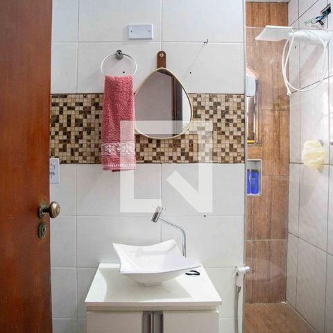 Casa à venda com 201m², 3 quartos e 2 vagas Casa à venda com 201m², 3 quartos e 2 vagasBanheiro Social