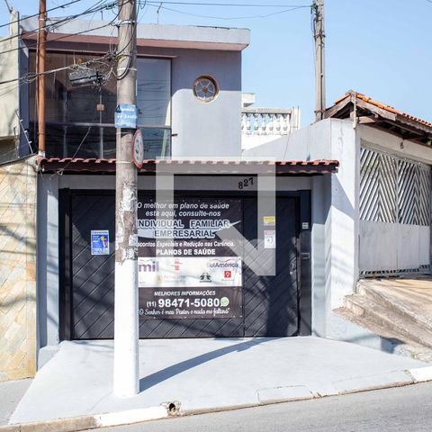 Casa à venda com 201m², 3 quartos e 2 vagas Casa à venda com 201m², 3 quartos e 2 vagasFachada