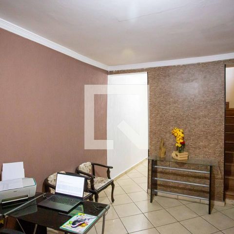 Casa à venda com 201m², 3 quartos e 2 vagas Casa à venda com 201m², 3 quartos e 2 vagasSala de TV