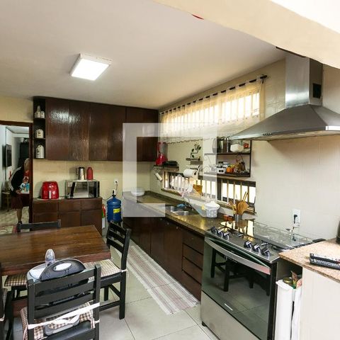 Casa à venda com 170m², 3 quartos e 2 vagas Casa à venda com 170m², 3 quartos e 2 vagasCozinha