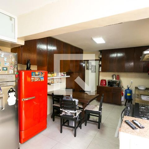 Casa à venda com 170m², 3 quartos e 2 vagas Casa à venda com 170m², 3 quartos e 2 vagasCozinha