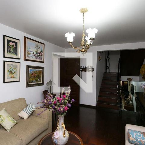 Casa à venda com 170m², 3 quartos e 2 vagas Casa à venda com 170m², 3 quartos e 2 vagasSala