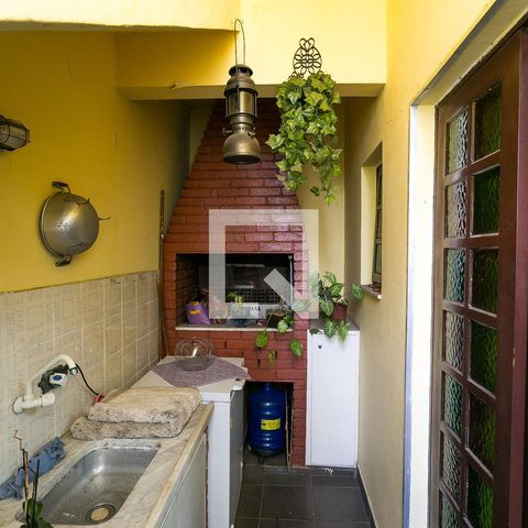 Casa à venda com 170m², 3 quartos e 2 vagas Casa à venda com 170m², 3 quartos e 2 vagasÁrea comum - Churrasqueira