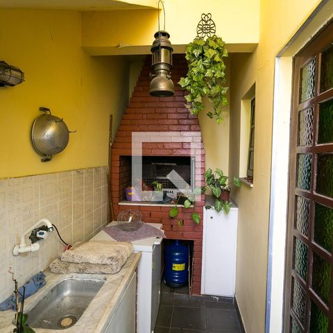 Casa à venda com 170m², 3 quartos e 2 vagas Casa à venda com 170m², 3 quartos e 2 vagasÁrea comum - Churrasqueira