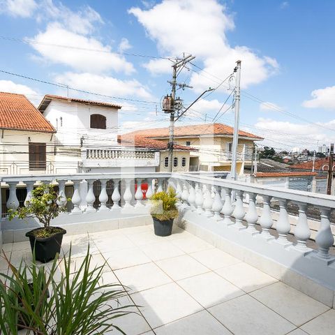 Casa à venda com 170m², 3 quartos e 2 vagas Casa à venda com 170m², 3 quartos e 2 vagassuíte varanda