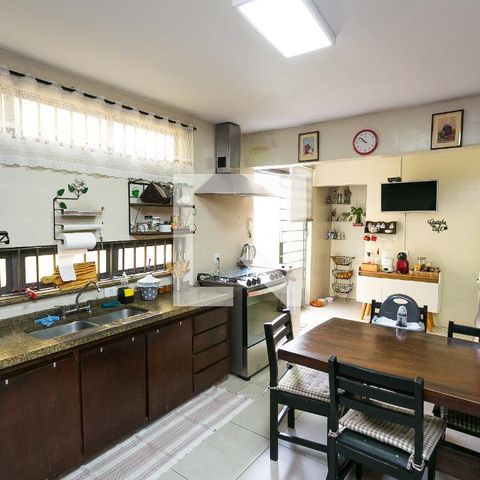 Casa à venda com 170m², 3 quartos e 2 vagas Casa à venda com 170m², 3 quartos e 2 vagasCozinha