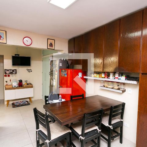Casa à venda com 170m², 3 quartos e 2 vagas Casa à venda com 170m², 3 quartos e 2 vagasCozinha