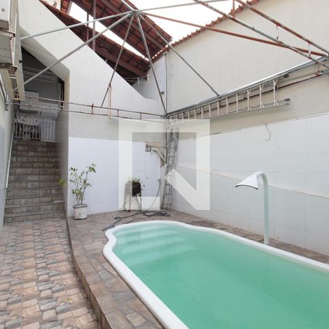 Casa à venda com 200m², 6 quartos e 2 vagasPiscina