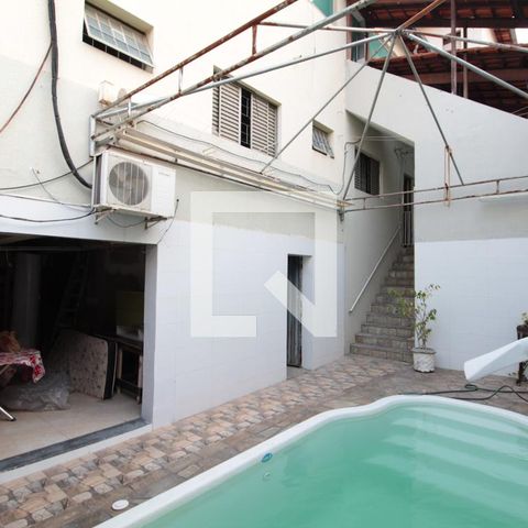 Casa à venda com 200m², 6 quartos e 2 vagasPiscina